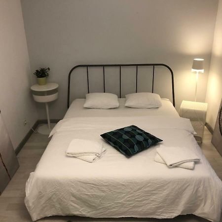 Green Apartment With Terrace 12 Bukares Bagian luar foto