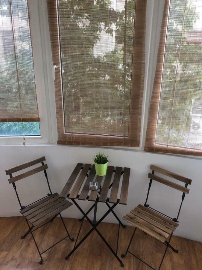 Green Apartment With Terrace 12 Bukares Bagian luar foto