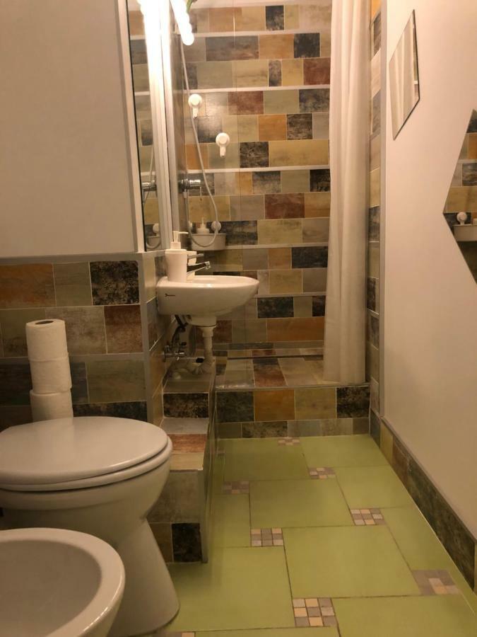 Green Apartment With Terrace 12 Bukares Bagian luar foto