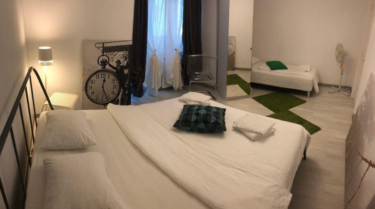 Green Apartment With Terrace 12 Bukares Bagian luar foto
