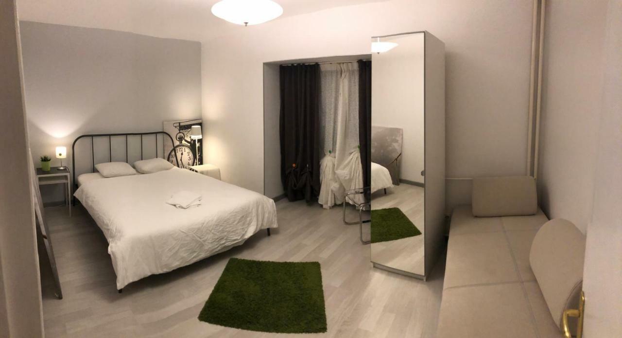 Green Apartment With Terrace 12 Bukares Bagian luar foto