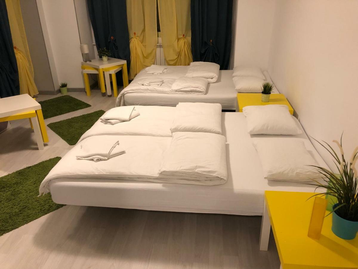 Green Apartment With Terrace 12 Bukares Bagian luar foto
