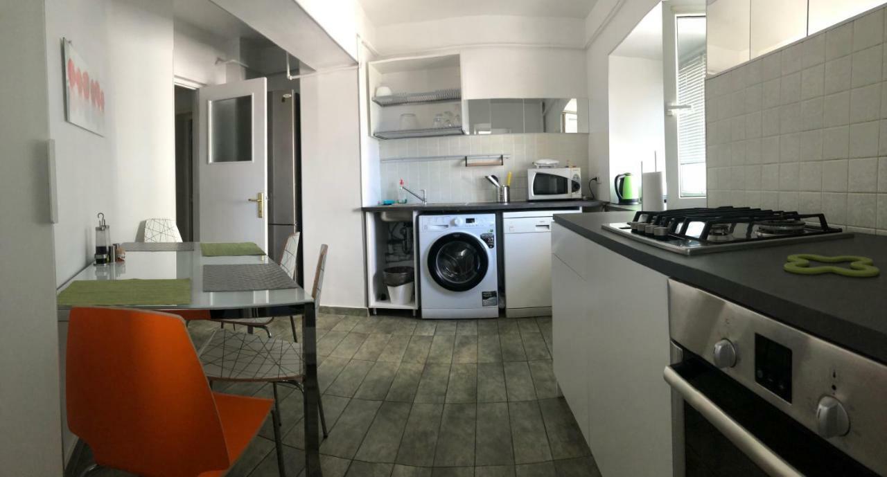 Green Apartment With Terrace 12 Bukares Bagian luar foto