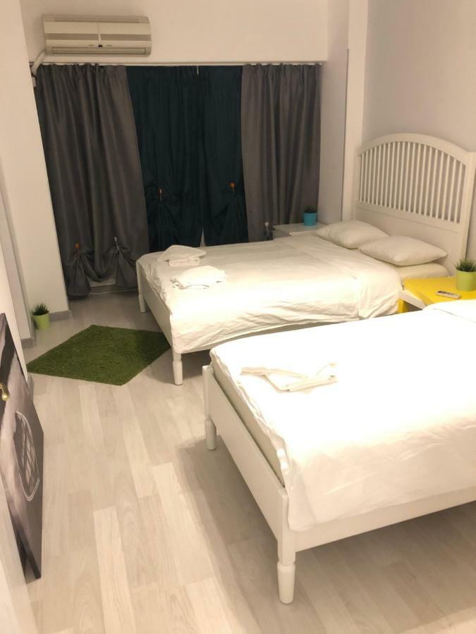 Green Apartment With Terrace 12 Bukares Bagian luar foto